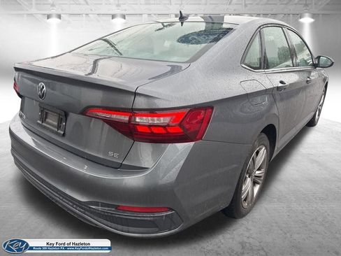 Used 2024 Volkswagen Jetta SE image 8