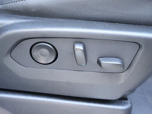 Certified 2024 Chevrolet Suburban Z71 w/ Luxury Package image 45