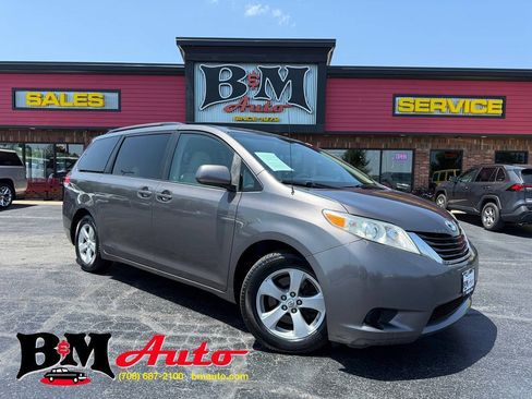 Used 2011 Toyota Sienna LE w/ Towing Pkg FWD image 1