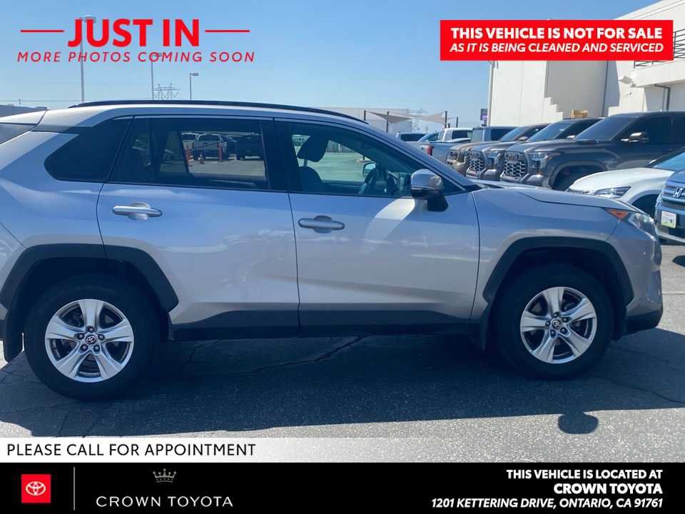 Used 2021 Toyota RAV4 XLE FWD image 3