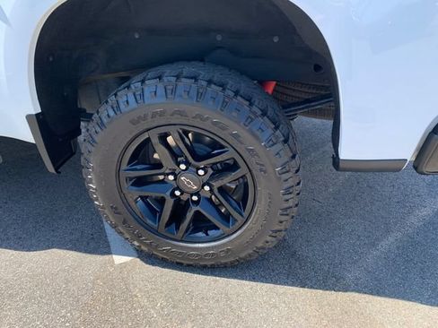 Used 2023 Chevrolet Silverado 1500 Custom Trail Boss w/ LPO, Dark Essentials Package AWD/4WD image 11