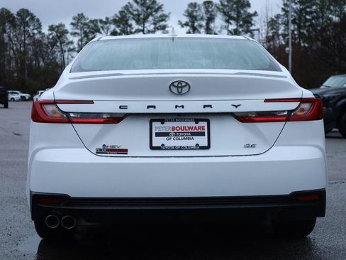 Used 2025 Toyota Camry SE image 4