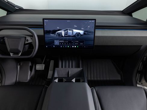 Used 2024 Tesla Cybertruck AWD Crew Cab image 33