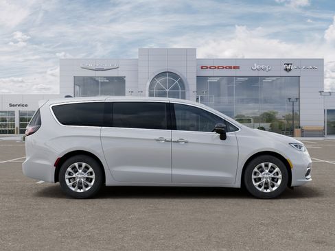 New 2026 Chrysler Pacifica Limited FWD image 46