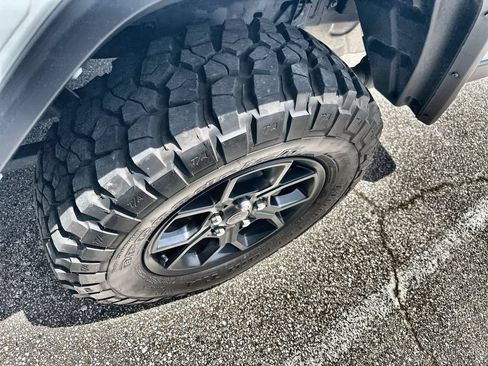 Used 2025 Jeep Gladiator Sport AWD/4WD image 7