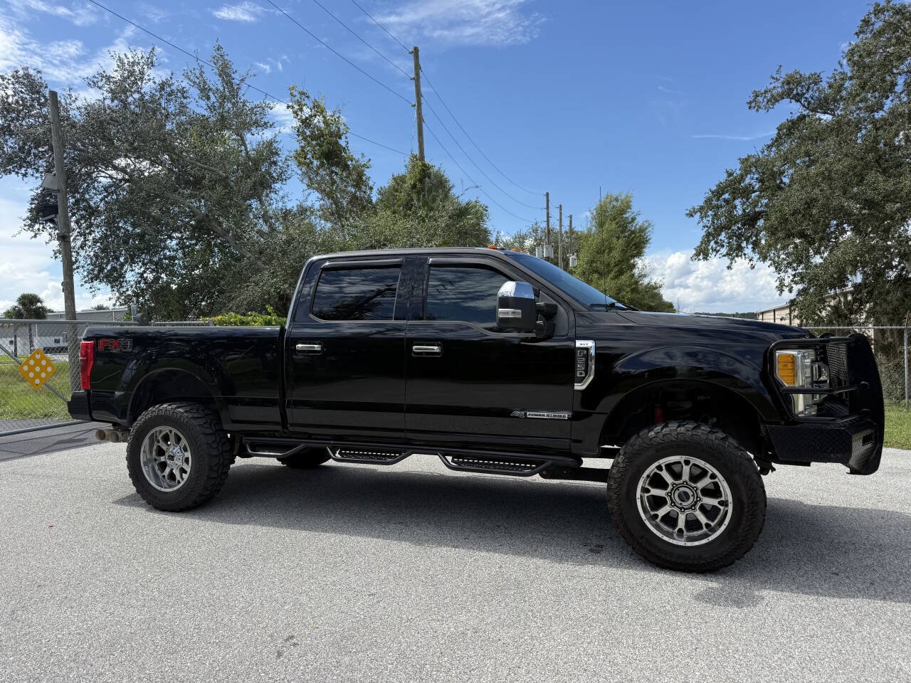 Used 2017 Ford F250 XLT w/ XLT Premium Package AWD/4WD image 9