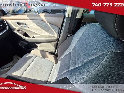 Used 2023 Nissan Rogue SV image 11