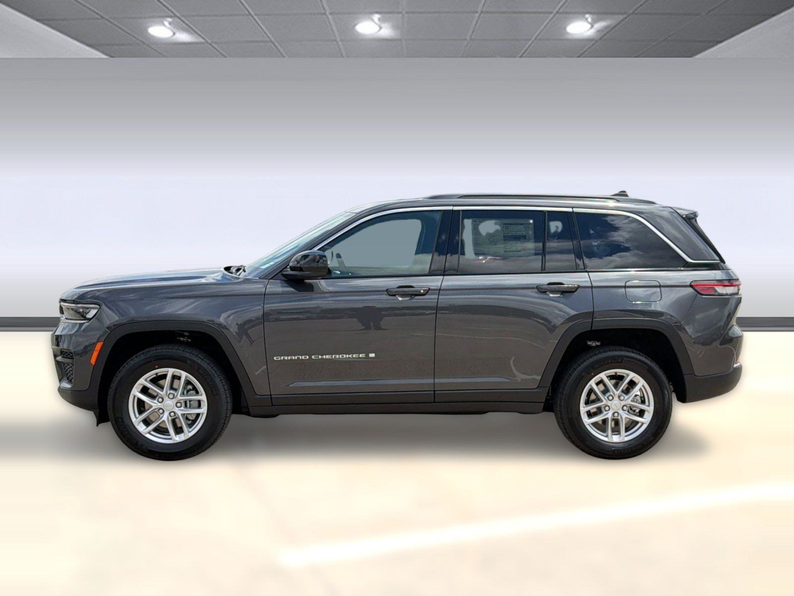 New 2026 Jeep Grand Cherokee Laredo RWD image 2