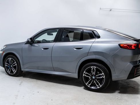 Used 2025 BMW X2 xDrive28i AWD/4WD image 2