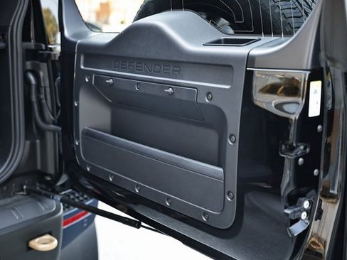 New 2026 Land Rover Defender 110 OCTA image 40