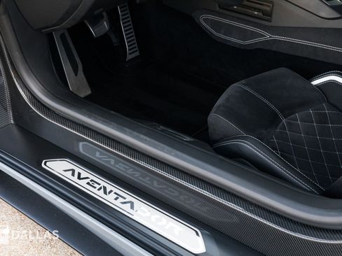 Used 2018 Lamborghini Aventador S image 24