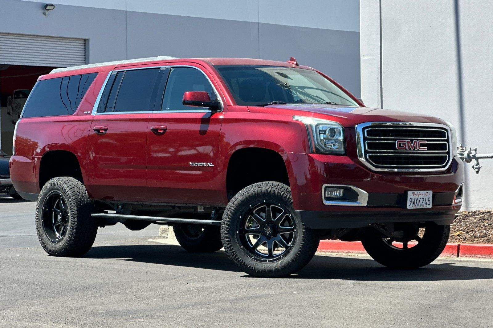 Used 2018 GMC Yukon XL SLE w/ SLE Value Package AWD/4WD image 2