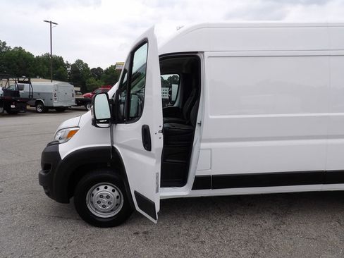 Used 2023 RAM ProMaster 2500 w/ Driver Convenience Group FWD image 13