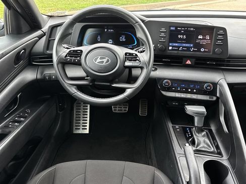 Used 2025 Hyundai Elantra Sport FWD image 9