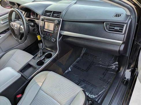Used 2015 Toyota Camry SE image 19