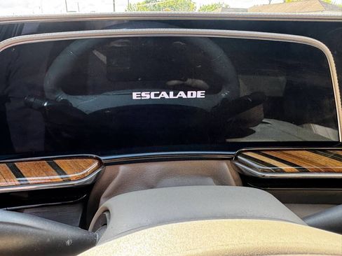 Used 2022 Cadillac Escalade ESV Premium Luxury Platinum AWD/4WD image 29