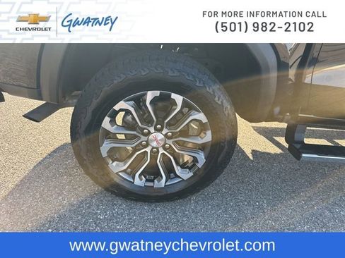 Used 2025 GMC Canyon Denali image 11