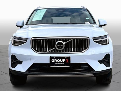 Used 2025 Volvo XC40 B5 Ultra w/ Climate Package image 4