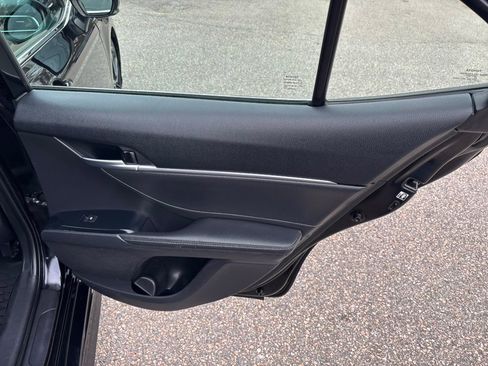 Used 2018 Toyota Camry XSE image 17