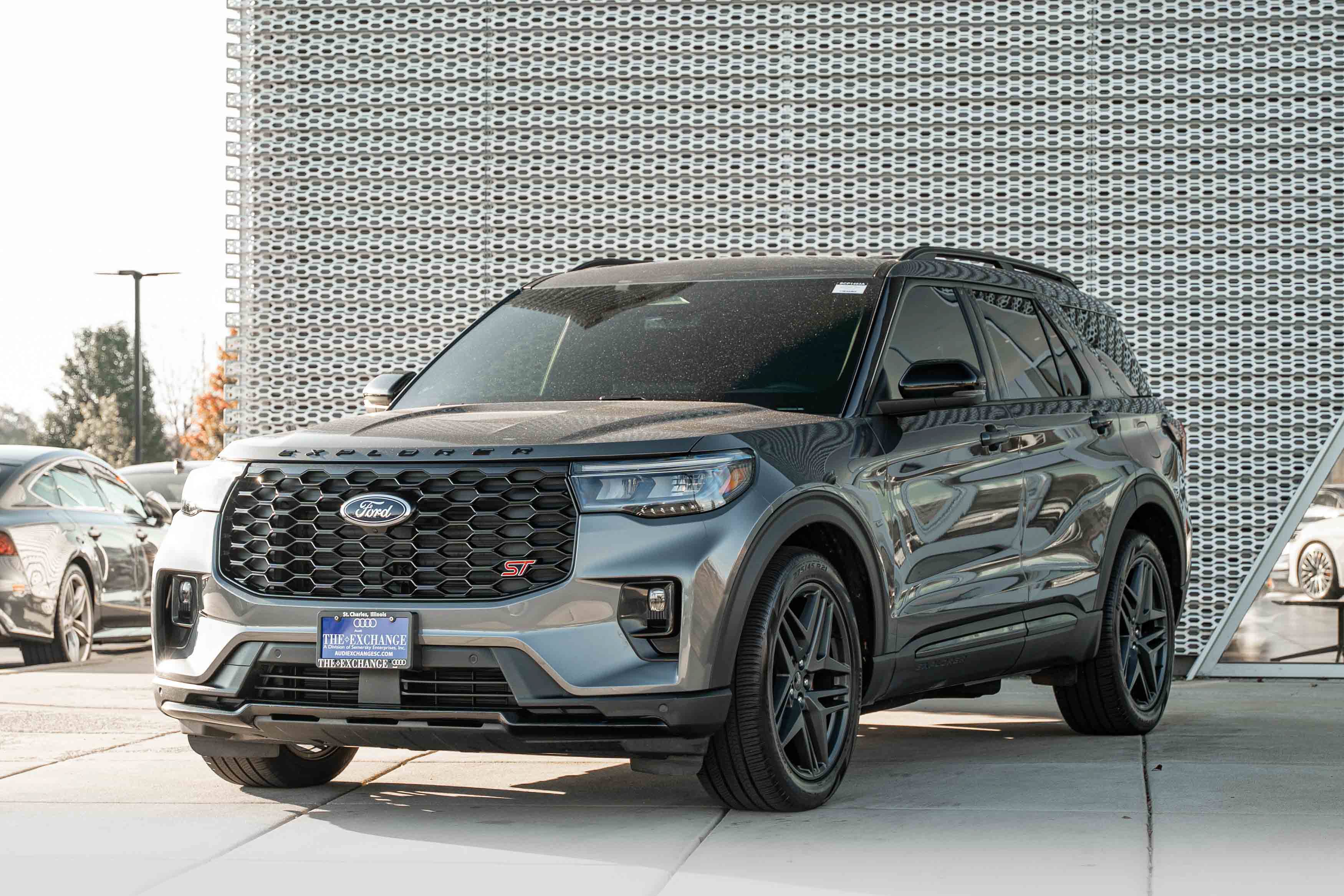Used 2025 Ford Explorer ST AWD/4WD image 7
