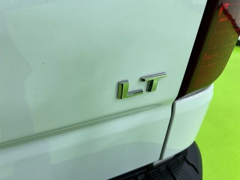 Used 2022 Chevrolet Silverado 1500 LT AWD/4WD image 14