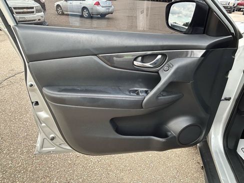 Used 2017 Nissan Rogue S w/ S Family Package AWD/4WD image 14