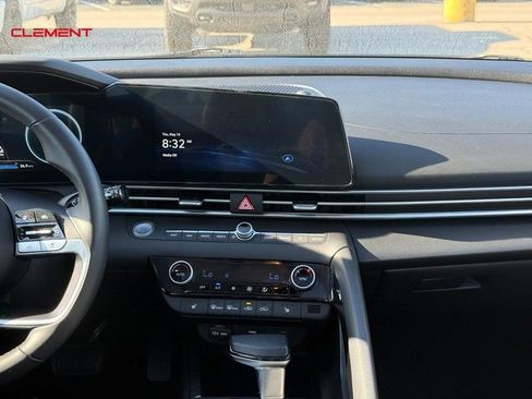 Used 2025 Hyundai Elantra Limited FWD image 14