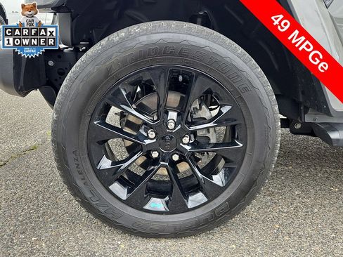 Used 2023 Jeep Wrangler Unlimited Sahara w/ Cold Weather Group AWD/4WD image 8