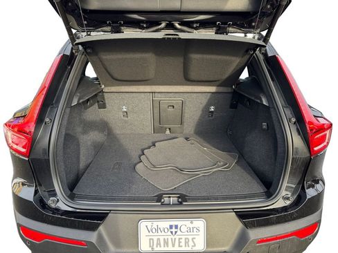 Certified 2025 Volvo XC40 B5 Plus image 5