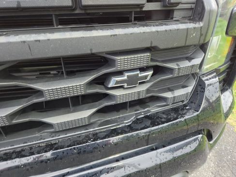 Used 2024 Chevrolet Silverado 1500 Custom RWD image 3