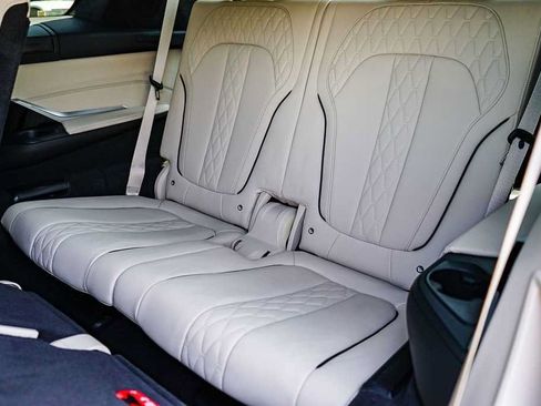 Used 2022 BMW X7 M50i w/ Dynamic Handling Package AWD/4WD image 20