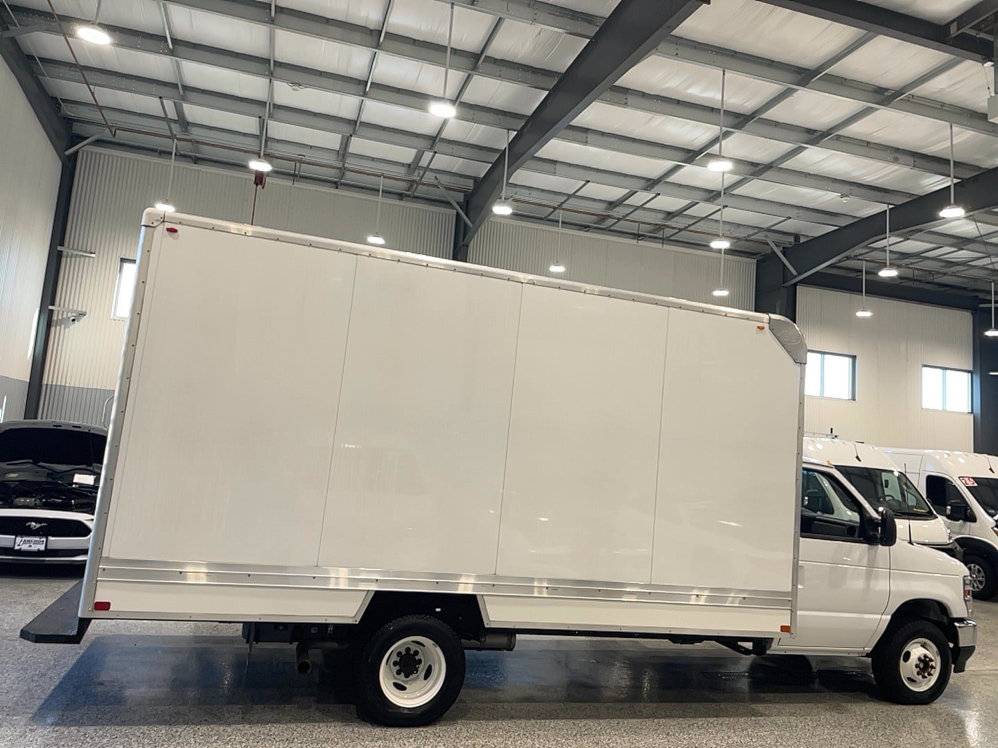 Used 2024 Ford E-450 and Econoline 450 Super Duty w/ Power Windows & Locks Group RWD image 4