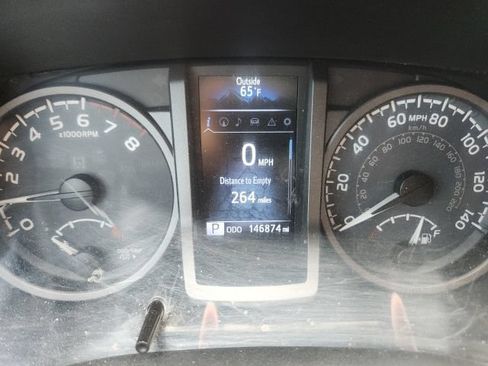 Used 2016 Toyota Tacoma TRD Sport w/ Premium & Technology Package AWD/4WD image 12