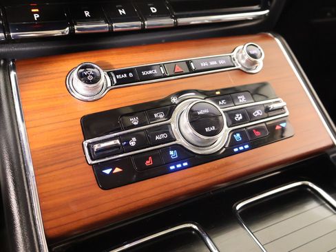 Used 2021 Lincoln Aviator Reserve w/ Equipment Group 202A AWD/4WD image 8