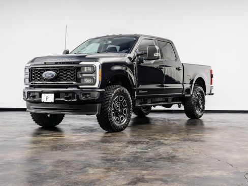 Used 2023 Ford F350 XLT w/ XLT Premium Package AWD/4WD image 7