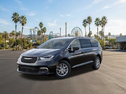 New 2026 Chrysler Pacifica Select
