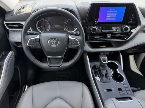 Certified 2025 Toyota Highlander XLE image 13
