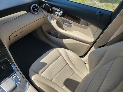 Used 2020 Mercedes-Benz GLC 300 w/ Premium Package image 13