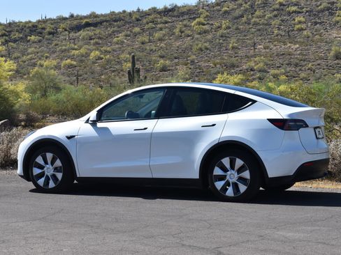 Used 2023 Tesla Model Y Long Range image 5