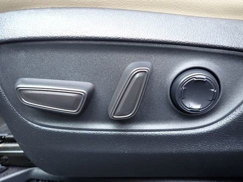 Used 2022 Toyota Sienna Limited image 24