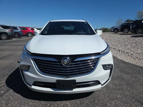 Used 2023 Buick Enclave Essence AWD/4WD image 2
