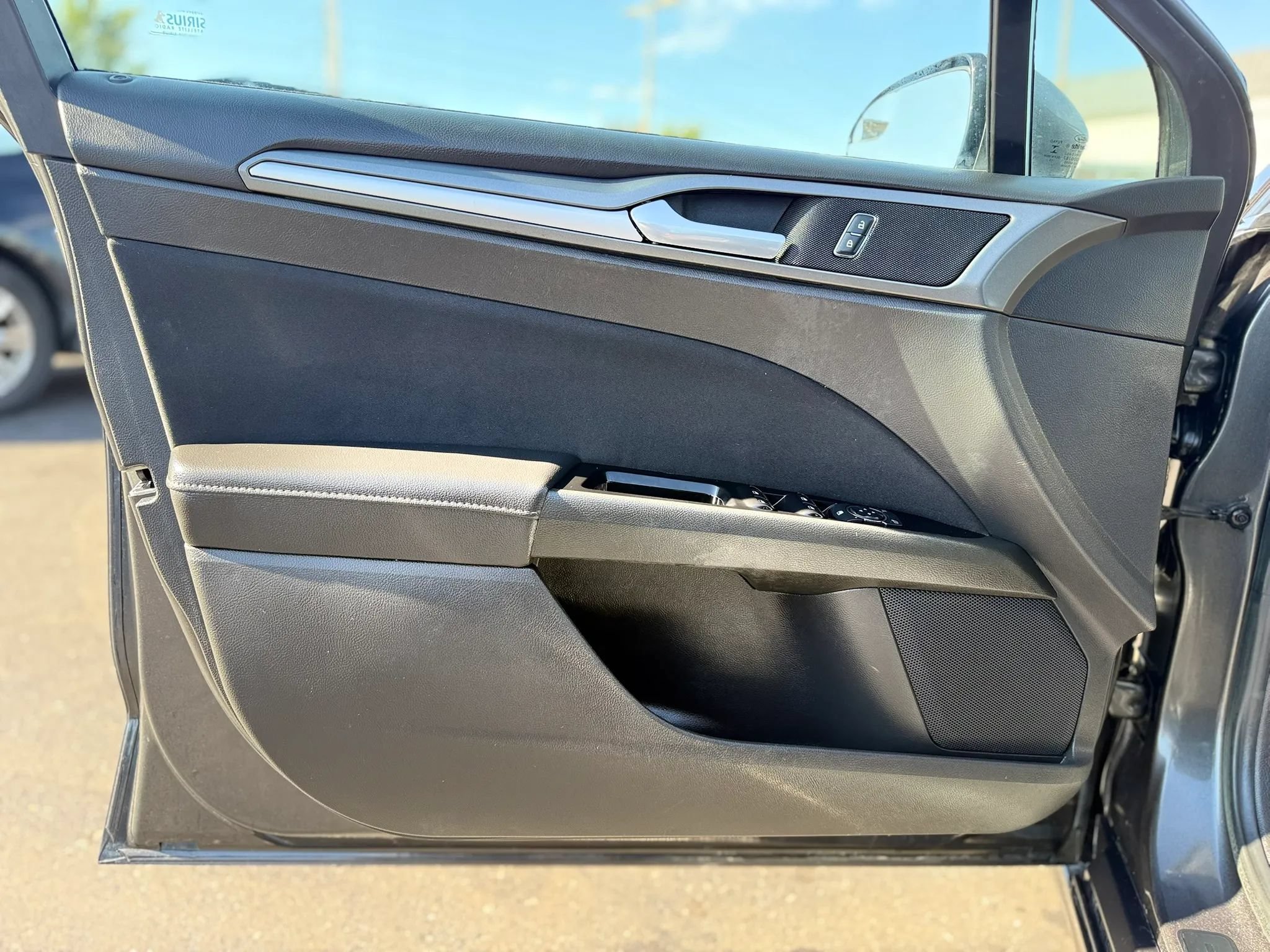 Used 2016 Ford Fusion SE FWD image 26