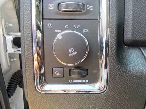 Used 2019 RAM 1500 Laramie w/ Convenience Group AWD/4WD image 16