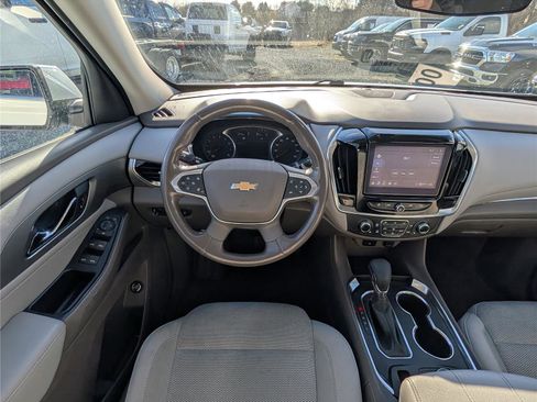 Used 2021 Chevrolet Traverse LT image 18