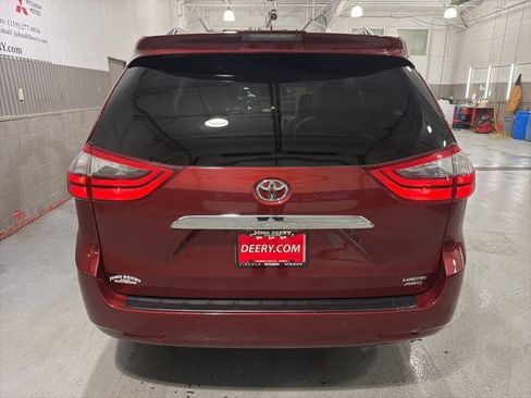 Used 2020 Toyota Sienna Limited image 4