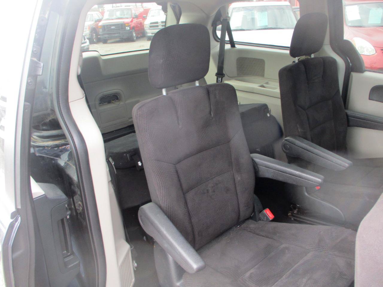 Used 2017 Dodge Grand Caravan SXT FWD image 8