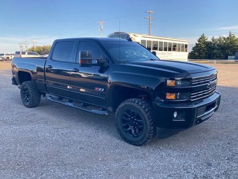 Used 2017 Chevrolet Silverado 2500 LT w/ Midnight Edition AWD/4WD image 11