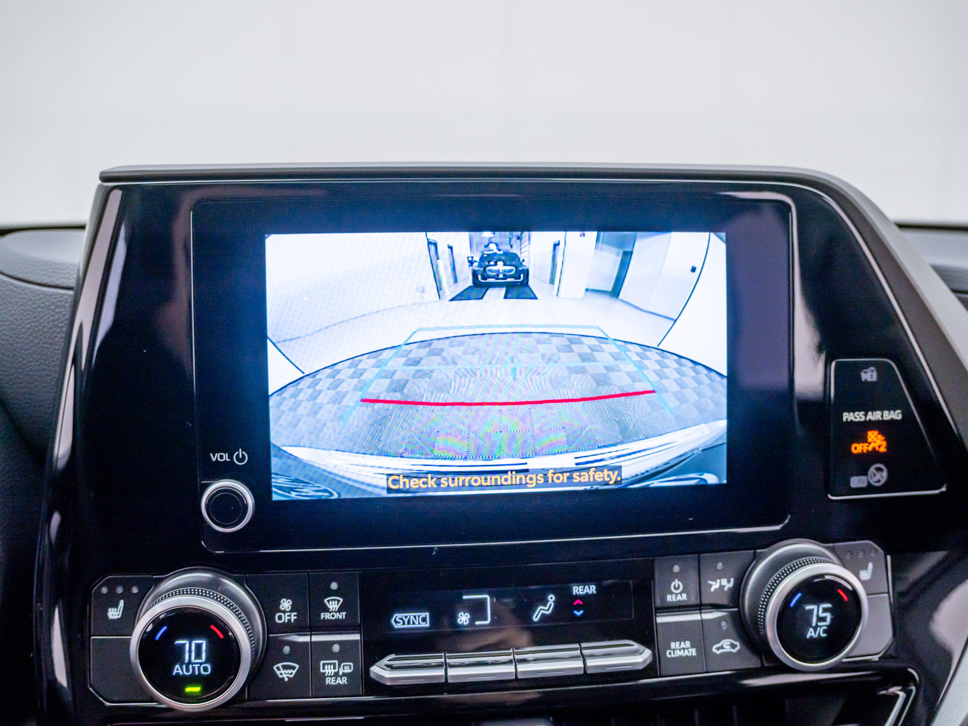 Used 2025 Toyota Highlander XLE AWD/4WD image 24
