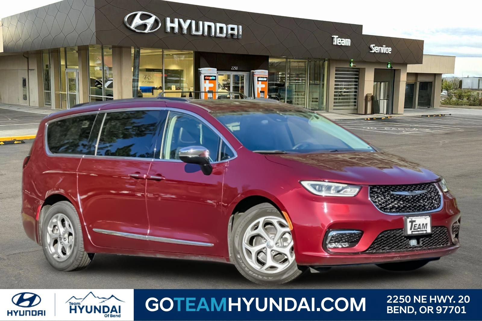 Used 2023 Chrysler Pacifica Limited FWD image 1