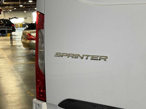 Used 2025 Mercedes-Benz Sprinter 2500 image 14